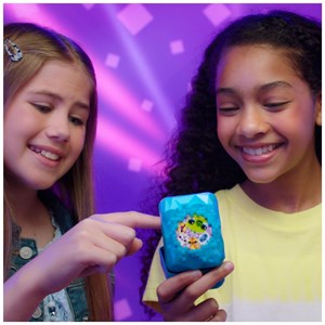 حیوون خانگی دیجیتالی بیتزی آبی مدل Spin Master - Bitzee - Magical Interactive Toy Digital Pet and Case with 20 Characters