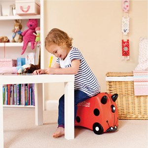چمدان سواری کودک با ظرفیت 18 لیتر طرح کفشدوزک مدل 0092 Trunki 18L_اسباب بازی