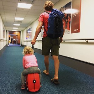 چمدان سواری کودک با ظرفیت 18 لیتر طرح کفشدوزک مدل 0092 Trunki 18L_اسباب بازی