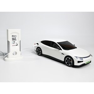 ماشین کنترلی E7 موزیکال و چراغدار با ایستگاه شارژ کد 003-725 رنگ سفید_اسباب بازی