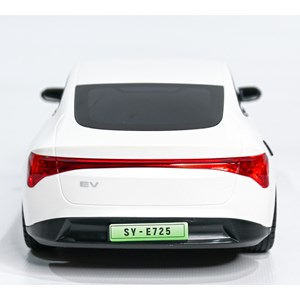 ماشین کنترلی E7 موزیکال و چراغدار با ایستگاه شارژ کد 003-725 رنگ سفید_اسباب بازی