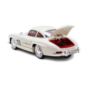 ماشین فلزی کلاسیک بنز دودزا با چراغ‌ و درب‌ های بازشو رنگ سفید_اسباب بازی