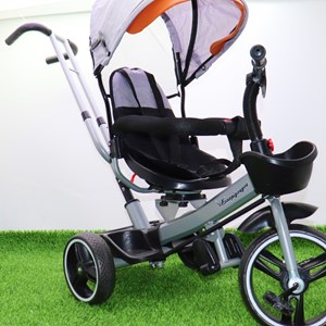 سه چرخه فلزی با سایه بان رنگ طوسی